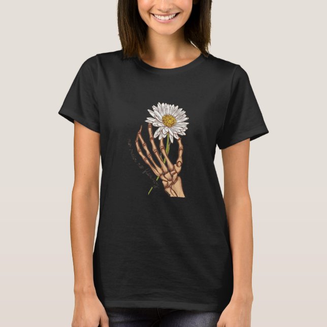 Camiseta Skeleton Hand with Daisy Flower (Frente)