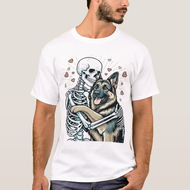 Camiseta Skeleton Hugging a German Shepherd � Unique Gothic (Frente)