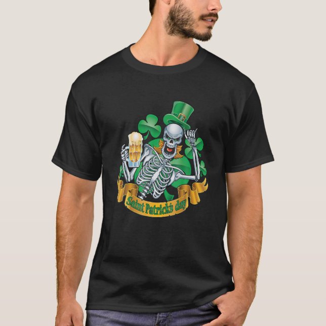 Camiseta Skeleton Leprechaun With Shamrock Beer For St Patr (Frente)