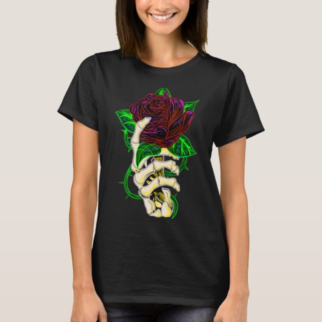 Camiseta Skeleton Mão Segurando Tatuagem de Rosa (Frente)