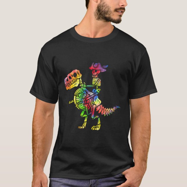 Camiseta Skeleton Pirate T Rex Dinossaur Tie Dye Halloween  (Frente)
