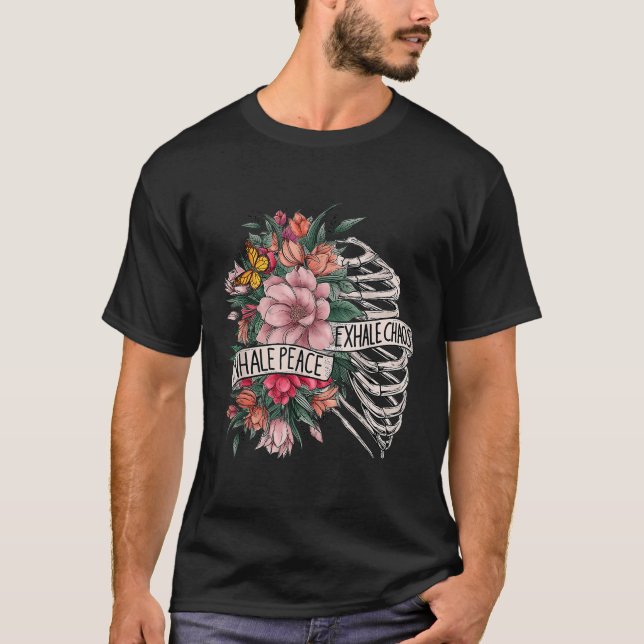 Camiseta Skeleton Rib Cage Inalar Caos Mental do Exalar Paz (Frente)
