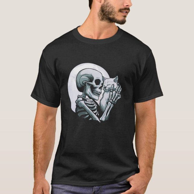 Camiseta Skeleton Segurando Gato Malandro Halloween Gótico (Frente)