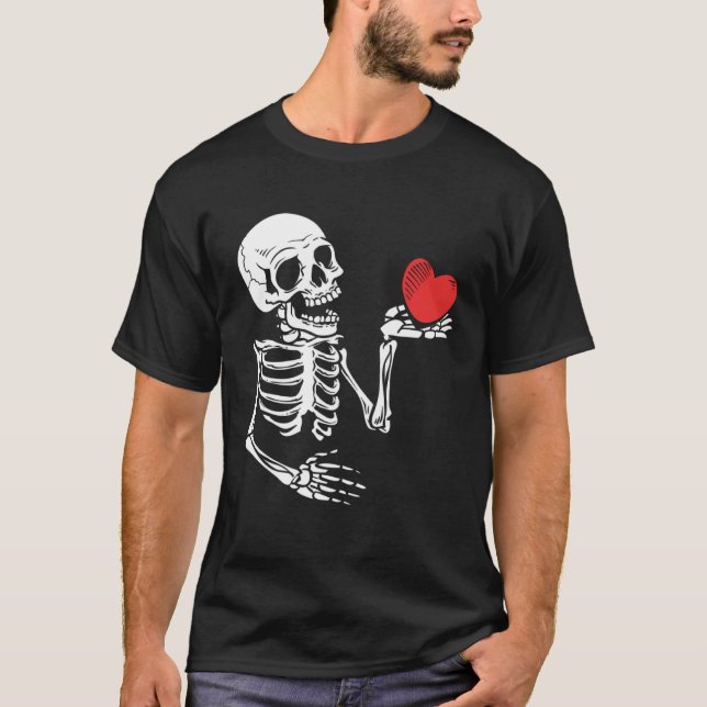 Camiseta Skeleton Skeleton Segurando Red Heart Love 2 (Frente)