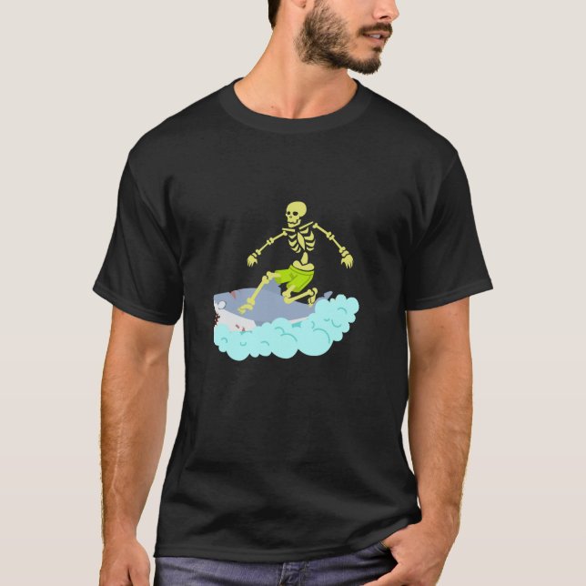 Camiseta Skeleton Surfing Halloween Tee Zombie Shark Engraç (Frente)