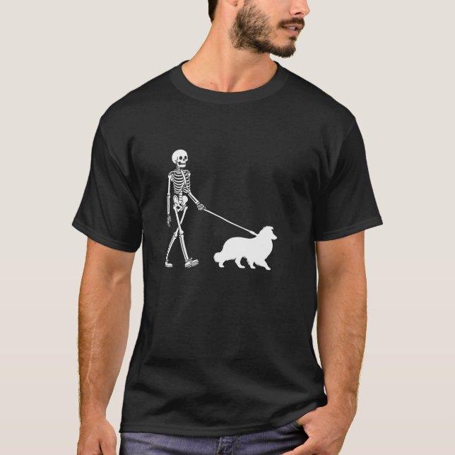 Camiseta Skeleton Walking a Dog Shetland Sheepdog Halloween (Frente)