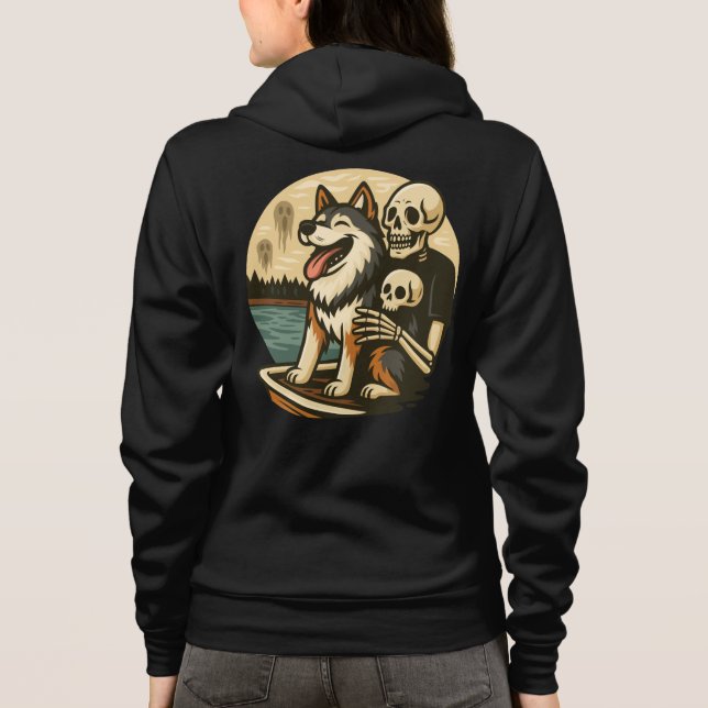 Camiseta Skeleton with Dog on Haunted Lake Horror Art (Verso)