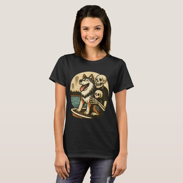 Camiseta Skeleton with Dog on Haunted Lake Horror Art (Frente Completa)
