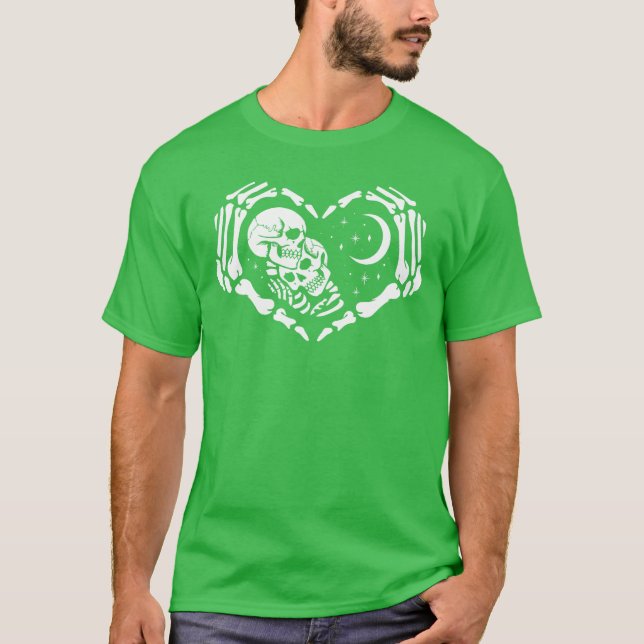 Camiseta Skeletons In Love In Heart Shape Skeleton Hands (Frente)