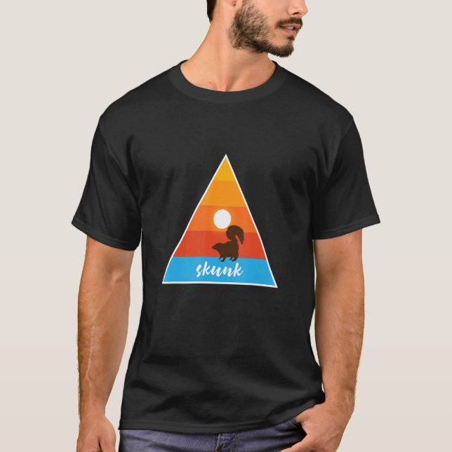 Camiseta Skunk Animal Triangle Nature com Sun (Frente)