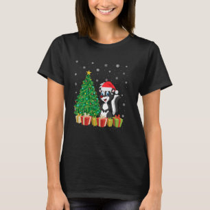Camiseta Skunk Xmas Tree Lighting Santa Hat Skunk Natal