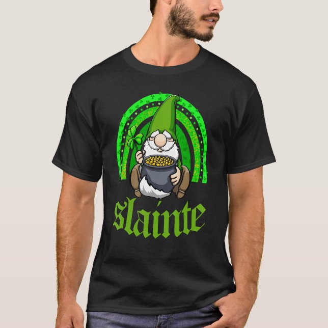 Camiseta Slainte Com Meus Gnomos Rainbow Men St Patricks L (Frente)