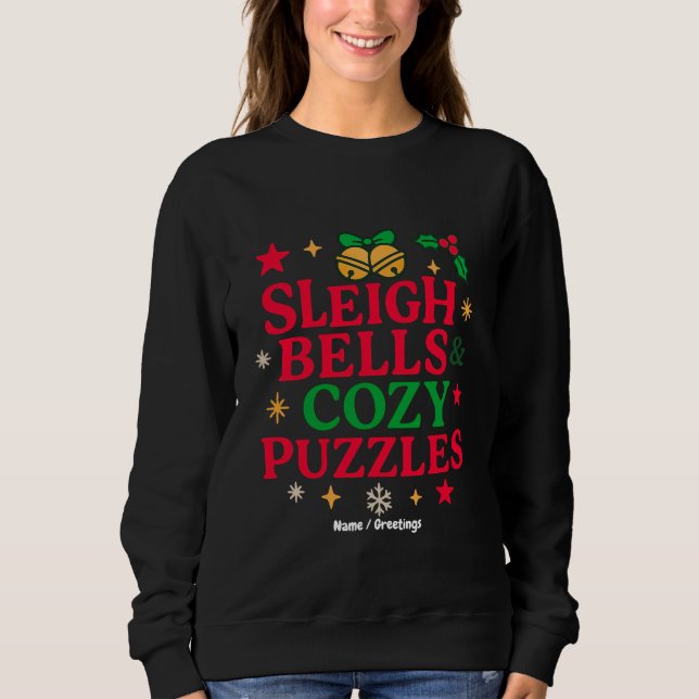 Camiseta Sleigh Bells & Cozy Puzzles Festive Holiday Gift  (Frente)