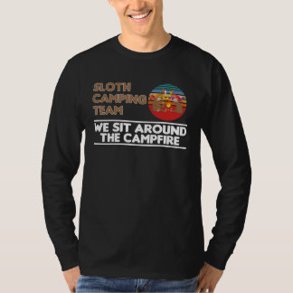 Camiseta Sloth Camping Team We Sit Around The Campfire Camp