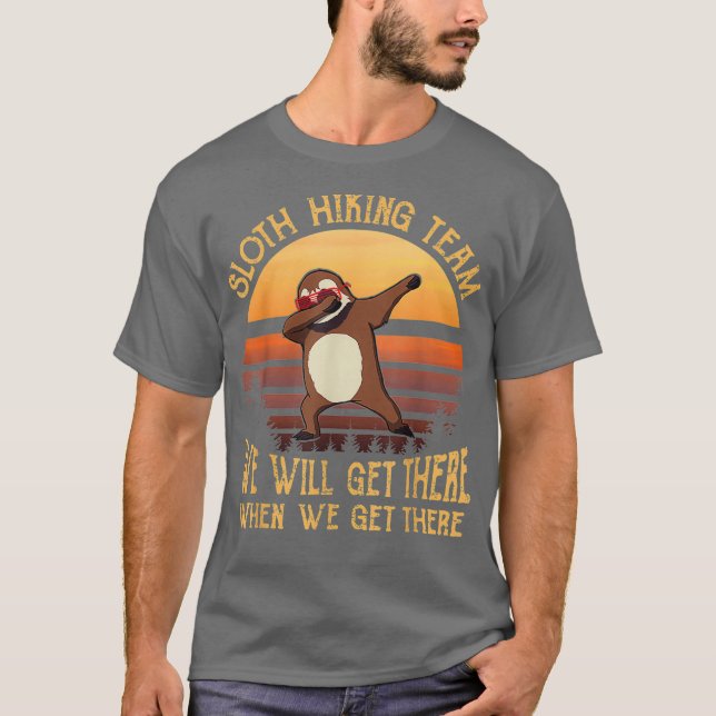 Camiseta Sloth Hiking Team We Will Get There Funny (Frente)