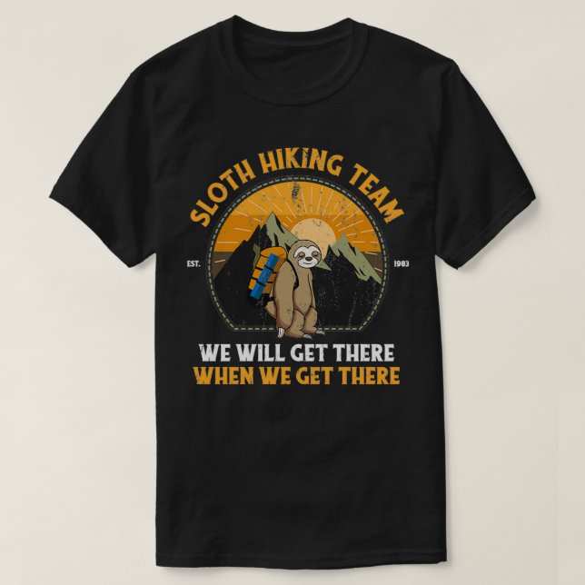Camiseta Sloth Hiking Team We Will Get There When We Get Th (Frente do Design)