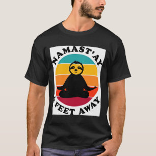Camiseta Sloth Neck Gator Namast Ay 6 Pés Distante