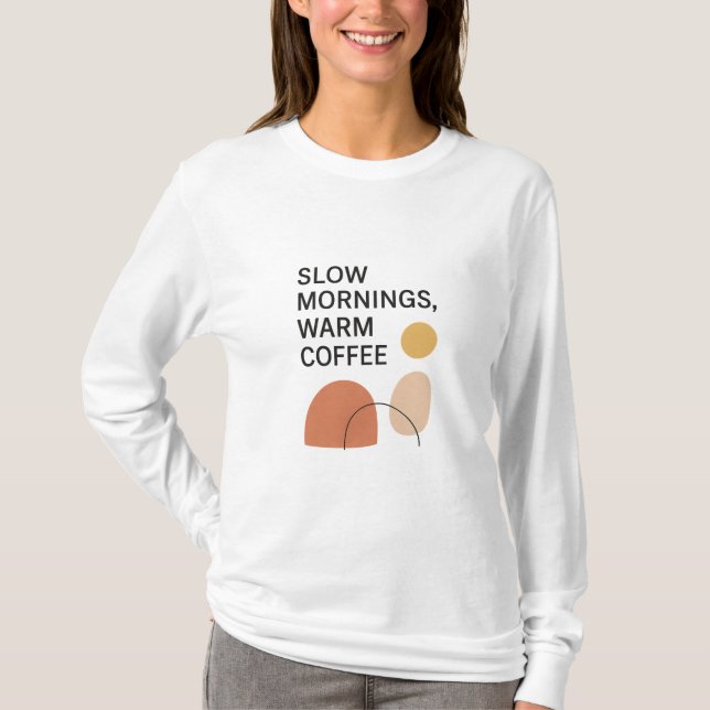 Camiseta Slow Mornings Warm Coffee Aesthetic (Frente)