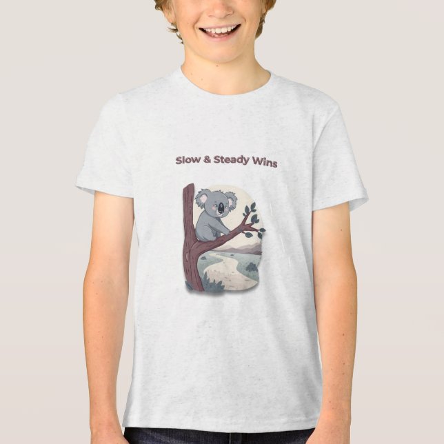 Camiseta **"Slow & Steady Wins – Motivational Cute Koala "* (Frente)