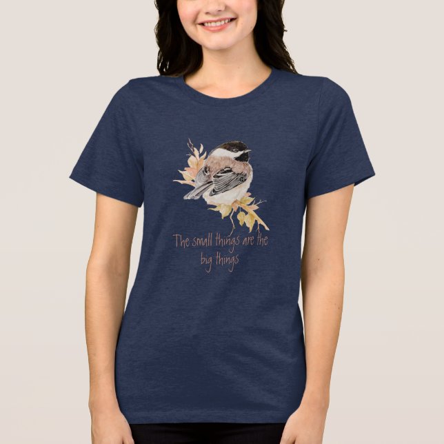 Camiseta Small things Inspirational Quote Chickadee Bird (Frente)