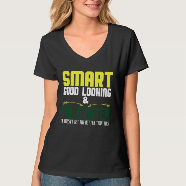 Camiseta Smart, good looking & firefighter. it doesn't get  (Frente)