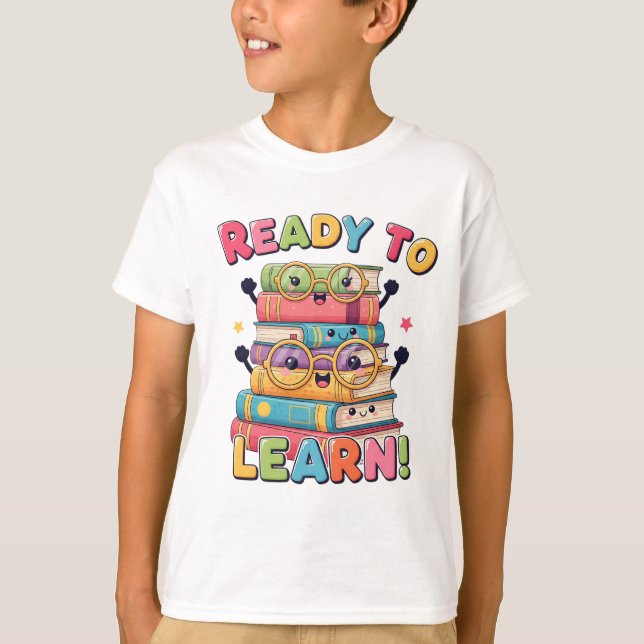 Camiseta Smiling Kawaii Book Stack – Back to School Fun! (Frente)