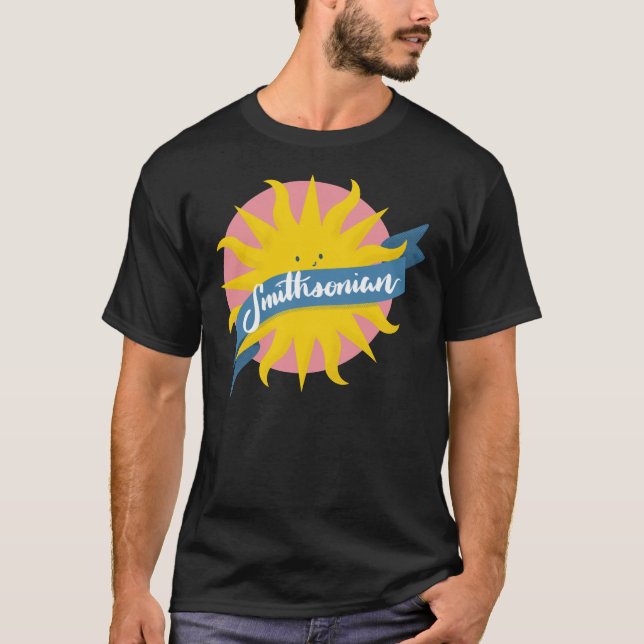 Camiseta Smithsonian Institute Cute Sun Sticker (Frente)