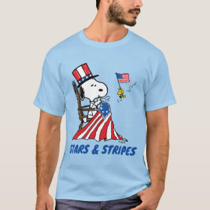 Camiseta Snoopy Sewing 4 de julho Flag