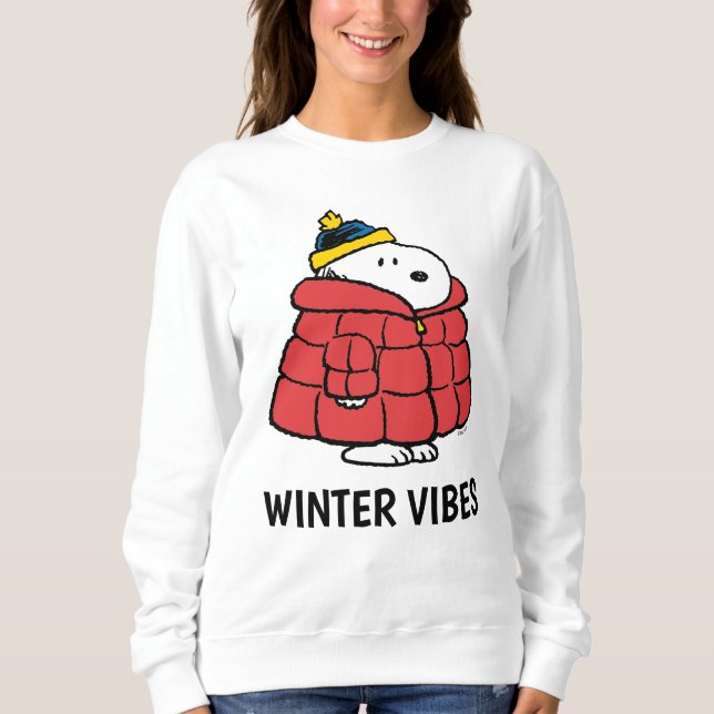 Camiseta Snoopy Winter in Puffer Coat Sweatshirt (Frente)
