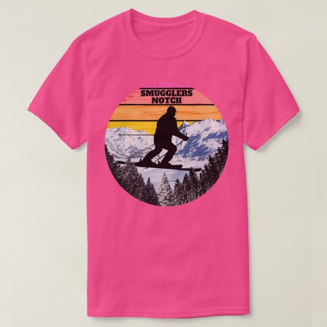 Camiseta Snow Ski Smugglers Notch Skiing Fields Vermont Ame (Frente do Design)