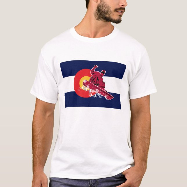Camiseta Snowboarder na Colorado Flag (Frente)