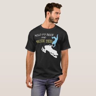 Camiseta Snowmobile a posse minha cerveja e olhe este