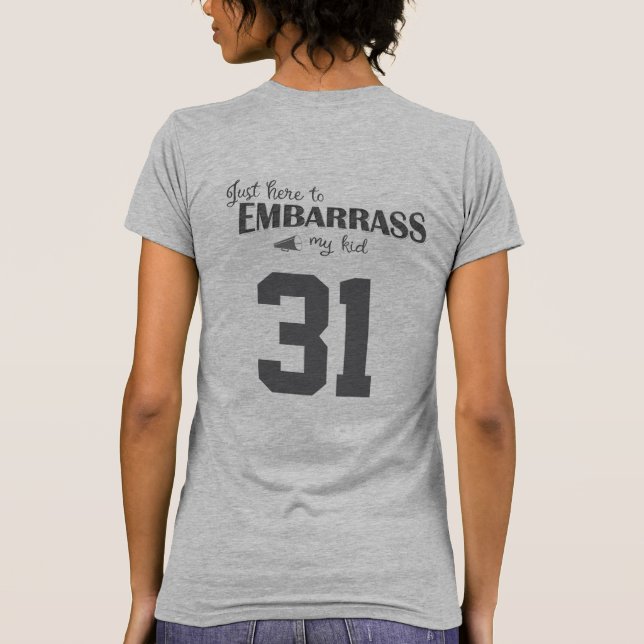 Camiseta Só aqui para envergonhar meu filho (Verso)