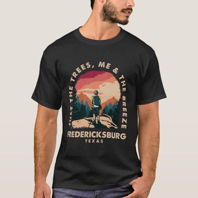 Camiseta Só As Árvores, A Breeze Fredericksburg A Caminhar (Frente)