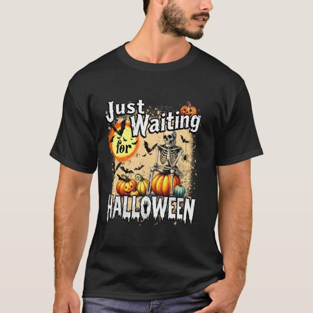 Camiseta Só Esperando O Halloween Engraçado Skeleton Hallow (Frente)
