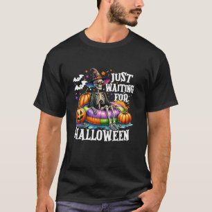 Camiseta Só Esperando Pelo Esqueleto Da Bruxa De Halloween 