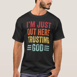 Camiseta Só estou aqui confiando em Deus cristão