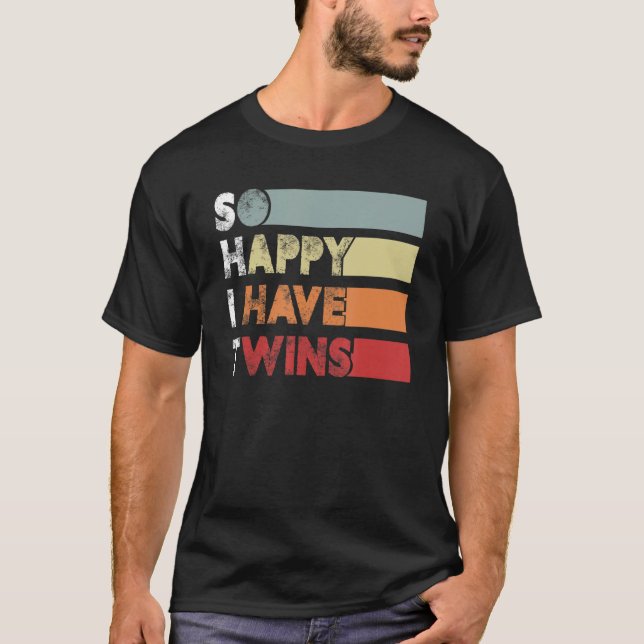 Camiseta So Happy I Have Twins  Twin Mom Twin Dad Tired Dad (Frente)