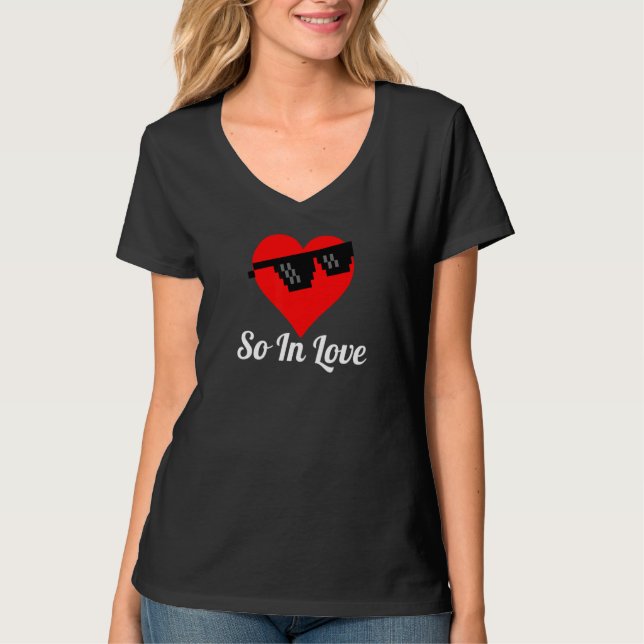 Camiseta So In Love  Heart Sunglasses (Frente)
