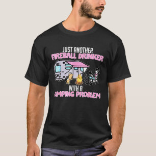 Camiseta Só Mais Um Drinker Com Um Acampamento.