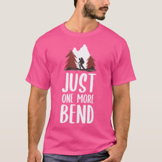 Camiseta Só Mais Uma Montanha Caminhando Lá Fora Acampando