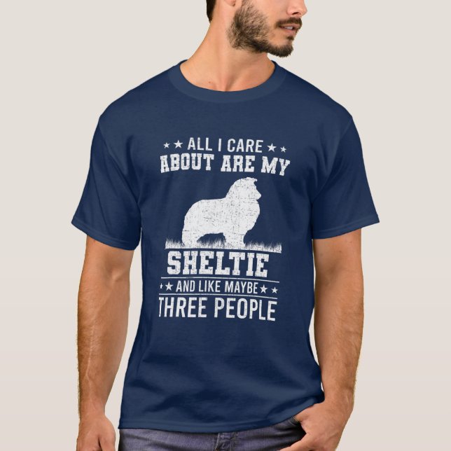 Camiseta Só Me Preocupo Com A Minha Shelty Como 3 Pessoas (Frente)