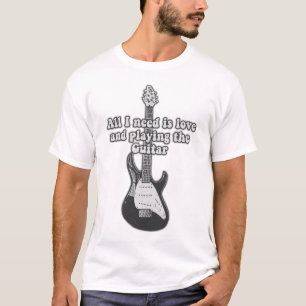 Camiseta Só preciso de amor e de tocar violão. B & W