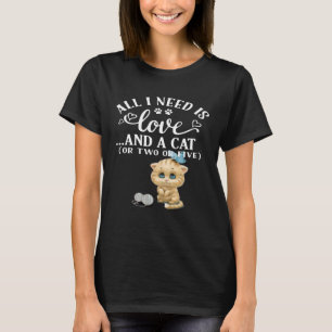 Camiseta Só Preciso De Amor E Um Gato Ou Dois Ou Cinco.