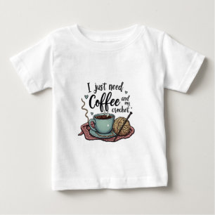Camiseta Só preciso de café e crochê