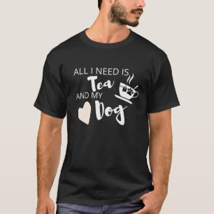 Camiseta Só preciso do Tea e do meu Cachorro Engraçado.