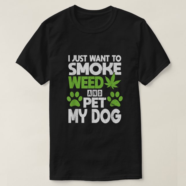 Camiseta Só Quero Fumar Erva E Pôr Meu Cachorro Engraçado (Frente do Design)