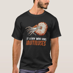 Camiseta Só um garoto que ama Nautilus Nautilus