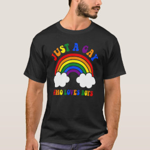 CAMISETA SÓ UM GAY QUE ADORA RAPAZES O RAIO LGBT