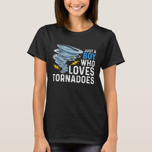 Camiseta Só Um Menino Que Ama Tornadoes Tempestade, Chase (Frente)